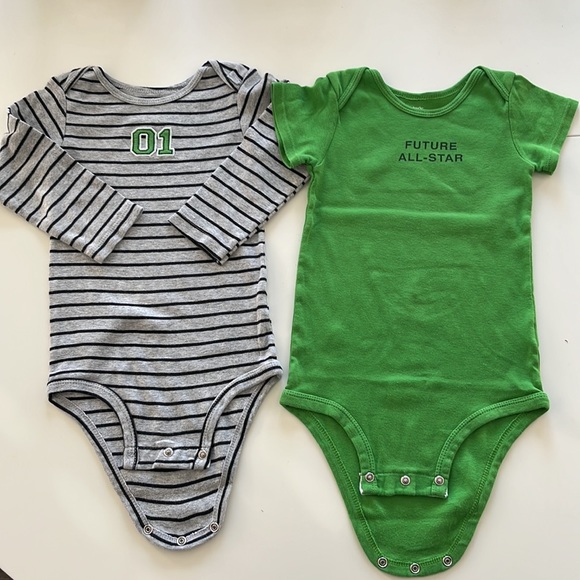 (2) 3 piece CARTER’S sets 24month - Picture 2 of 10